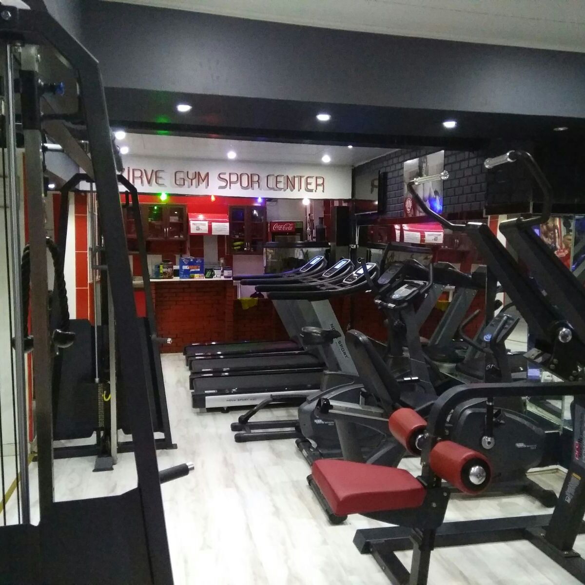 Zirve Fitness Club'den Kareler (1. Şubemiz) Zirve Fitness Club'den Kareler (1. Şubemiz)